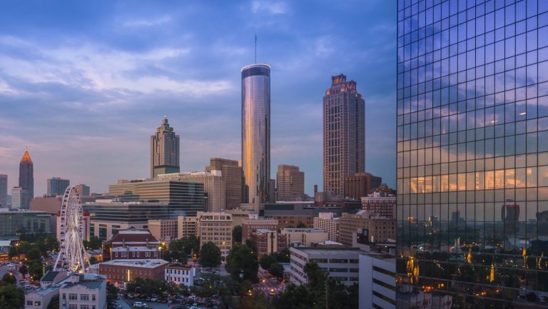 Atlanta Skyline mit Riesenrad, USA