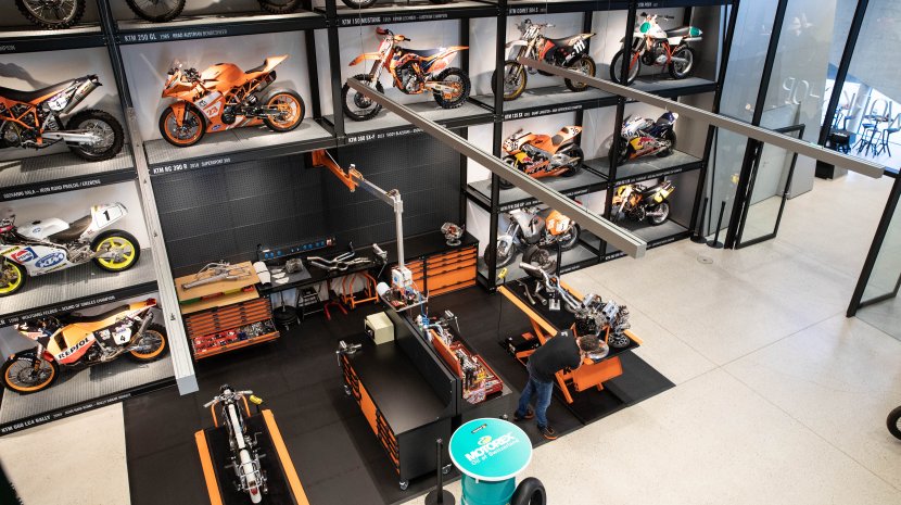 Vintage cars in the "living workshop" "living workshop" KTM