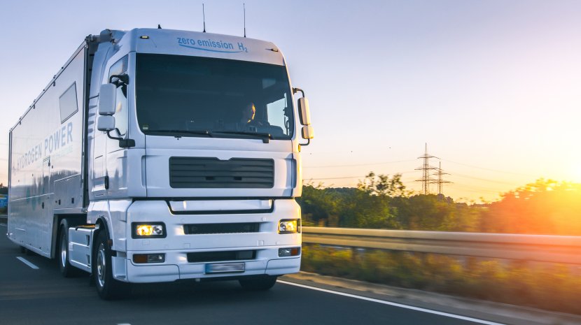 Truck with hydrogen engine