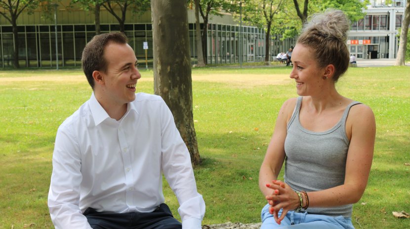 Gespräch Trainees Kathrin Schierl und William Baumeister