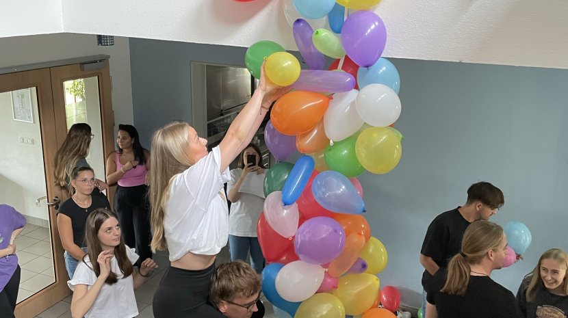 Apprentices and students build balloon tower Apprentices and students build balloon tower