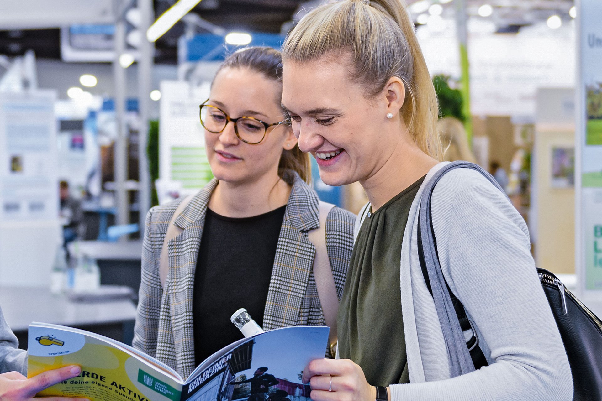 Zwei Frauen im Gespräch auf der BIOFACH