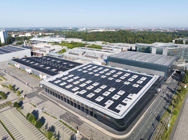 Photovoltaik auf den Hallendächern