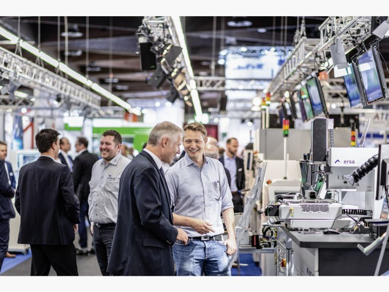 Gespräch auf der SMTconnect im Messezentrum Nürnberg Gespräch auf der SMTconnect im Messezentrum Nürnberg