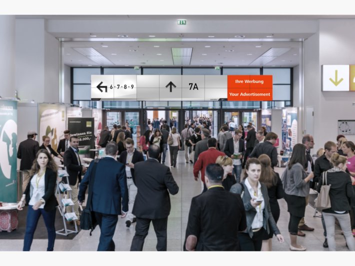 Displays in den Hallenübergängen der NürnbergMesse