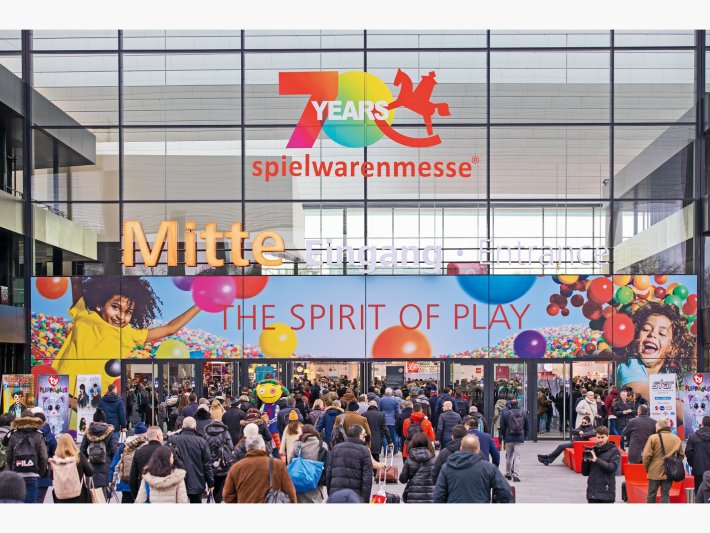Messegeschehen Spielwarenmesse Eingang Mitte Messegeschehen Spielwarenmesse Eingang Mitte