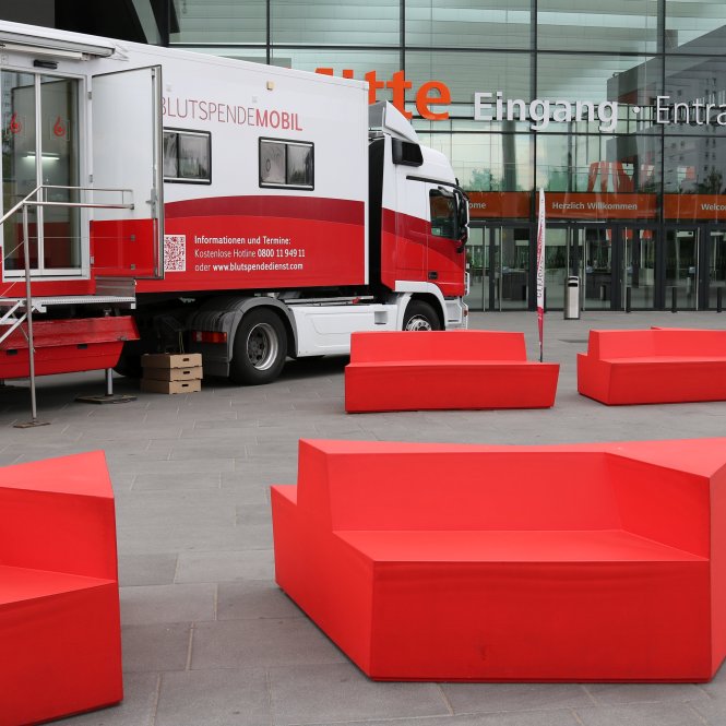 Das Blutspendemobil an der NürnbergMesse Blutspendemobil