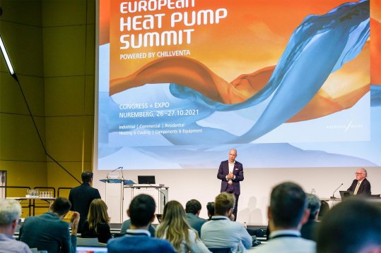 Speaker on the stage of European Heat Pump Summit 2021
