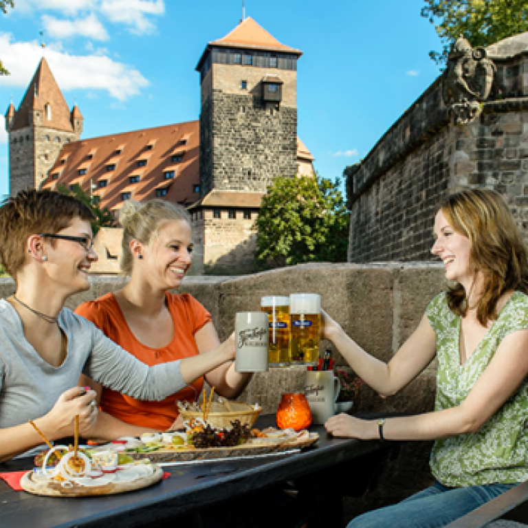 Brotzeit im Hexenhäusle-Biergarten