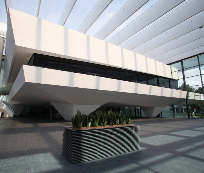 NürnbergMesse Eingang Mitte mit Blick auf Saal Brüssel